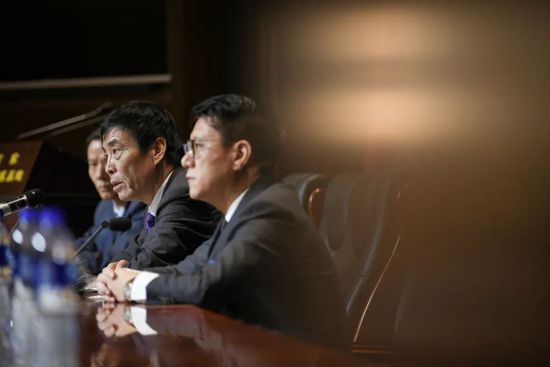 我想接下来他能够安心备战接下来与纽卡的比赛了，他的付出对球队太有帮助了。